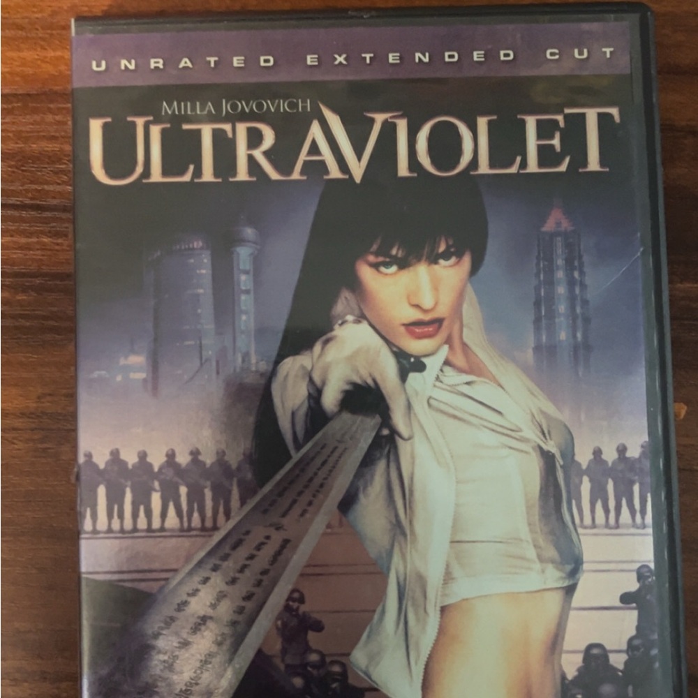 Ultraviolet (Unrated Extended Cut) DVD - - Black/Purple Case
